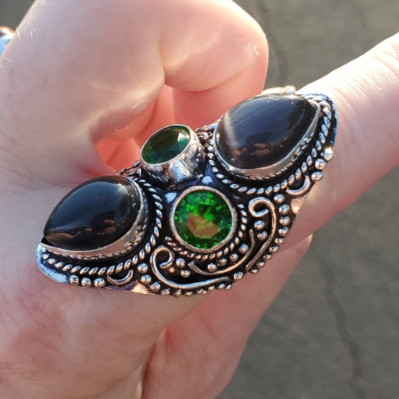 New Cat Eye & Peridot Silver Statement Ring. - Picture 7 of 16